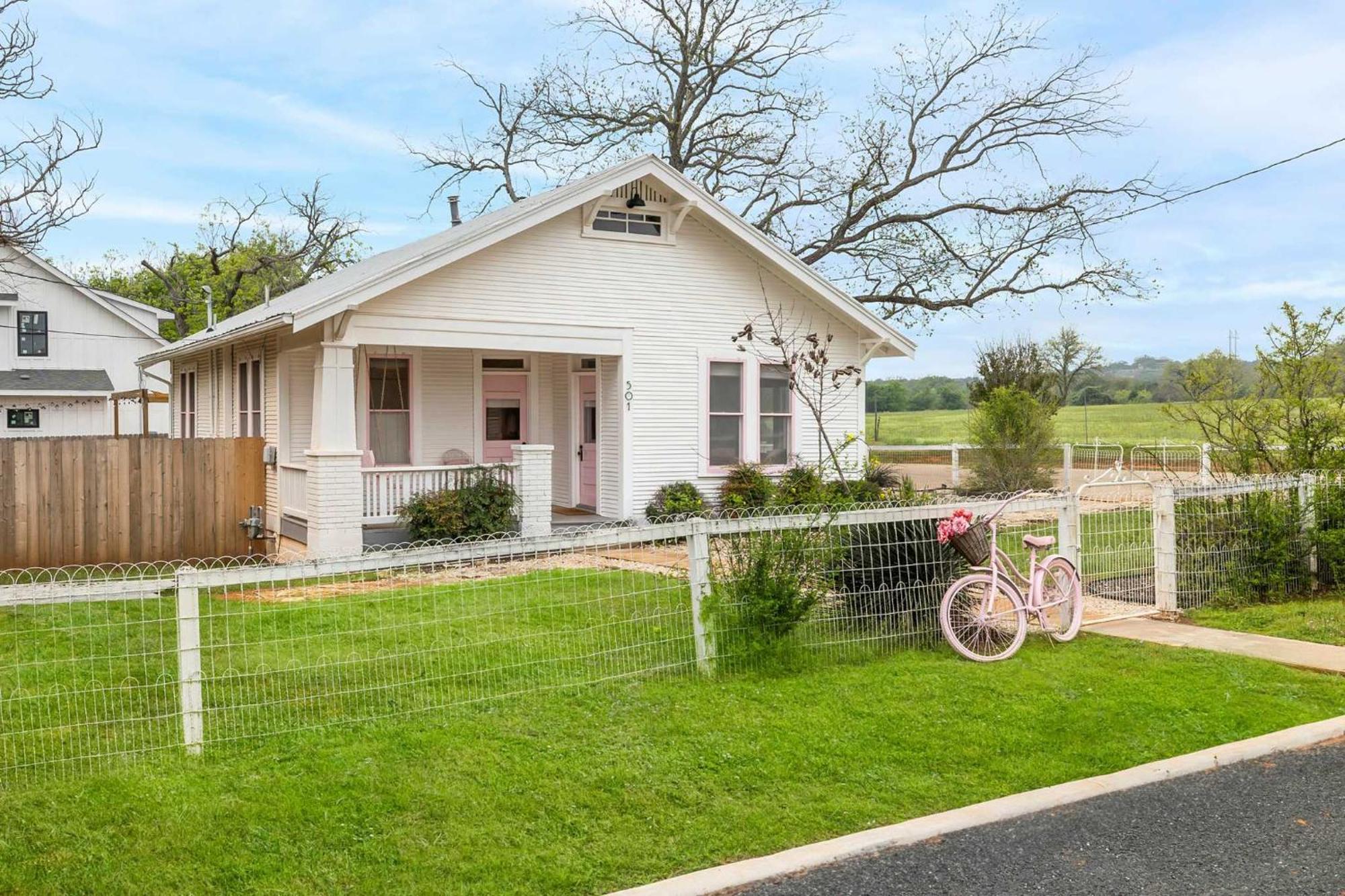 Pink Duchess - Mins To Main Hot Tub & Fire Pit Villa Fredericksburg Buitenkant foto