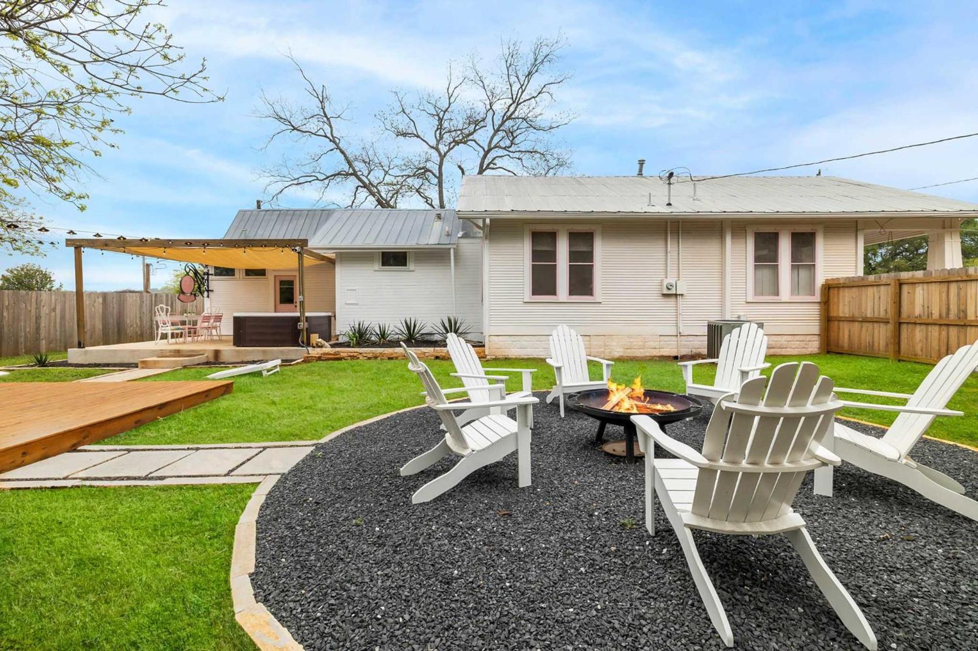 Pink Duchess - Mins To Main Hot Tub & Fire Pit Villa Fredericksburg Buitenkant foto
